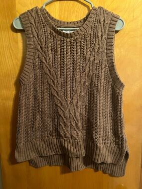 Cable Knit Sleeveless Sweater Vest - Brown